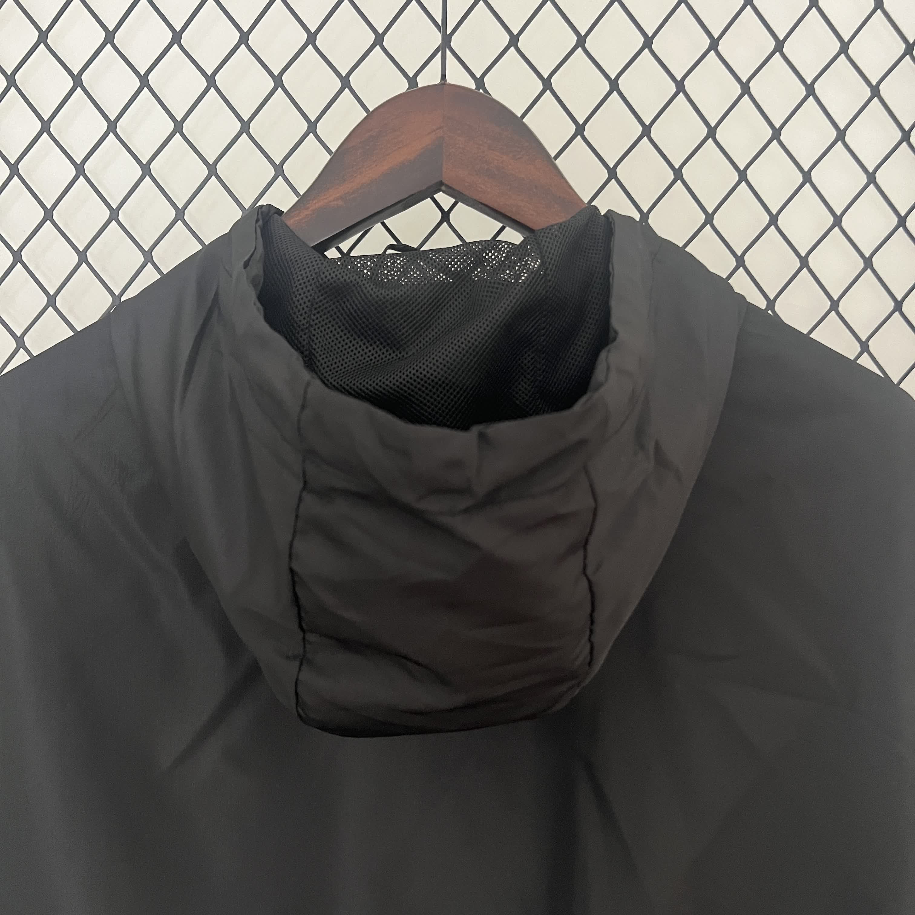Borussia Dortmund Trench Coat 2024/2025 – Iconische Stijl voor Echte Fans!