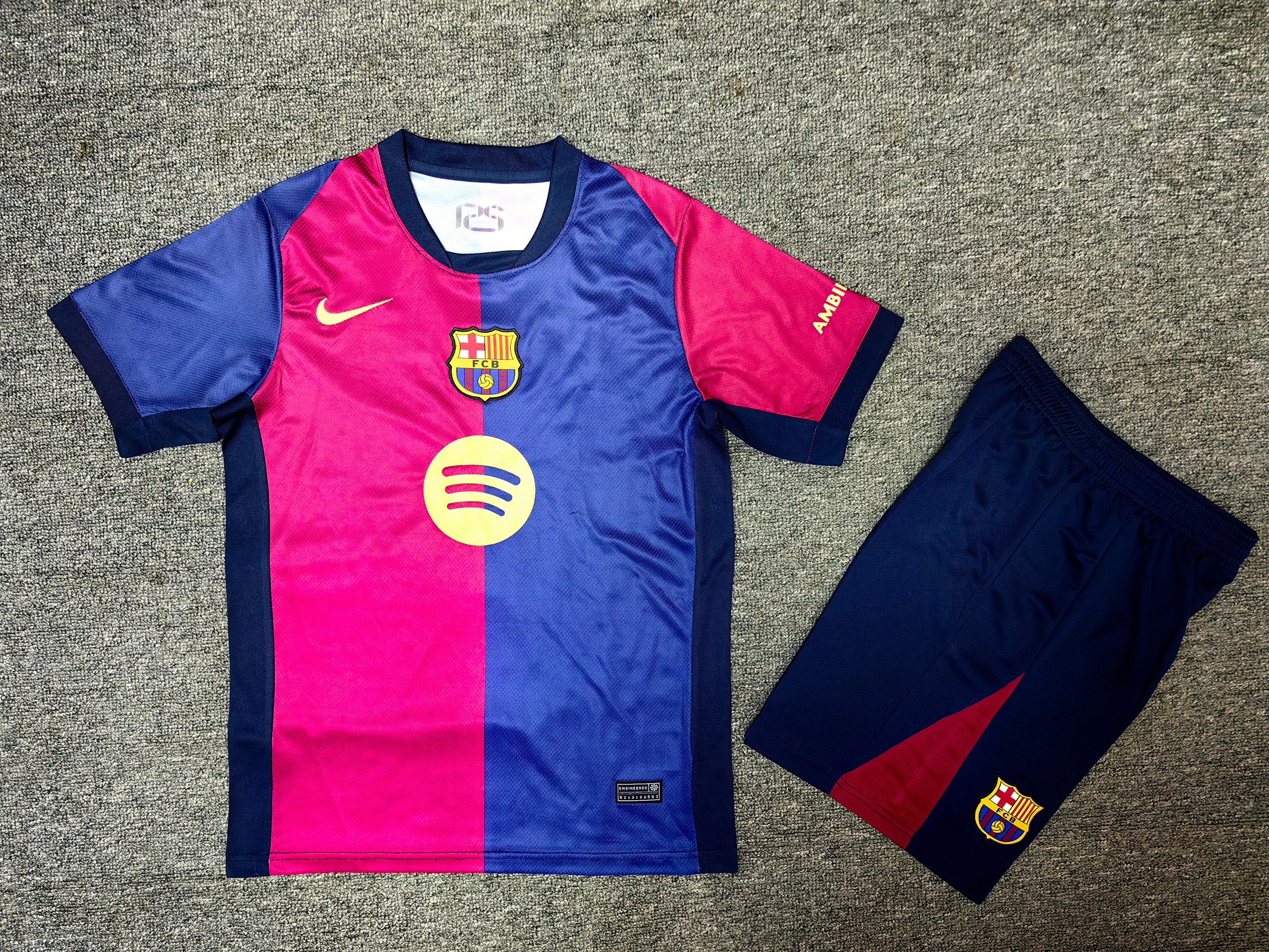 FC Barcelona Heimtrikot 2024/2025 – Kultiges Heimoutfit für echte Barça-Fans!