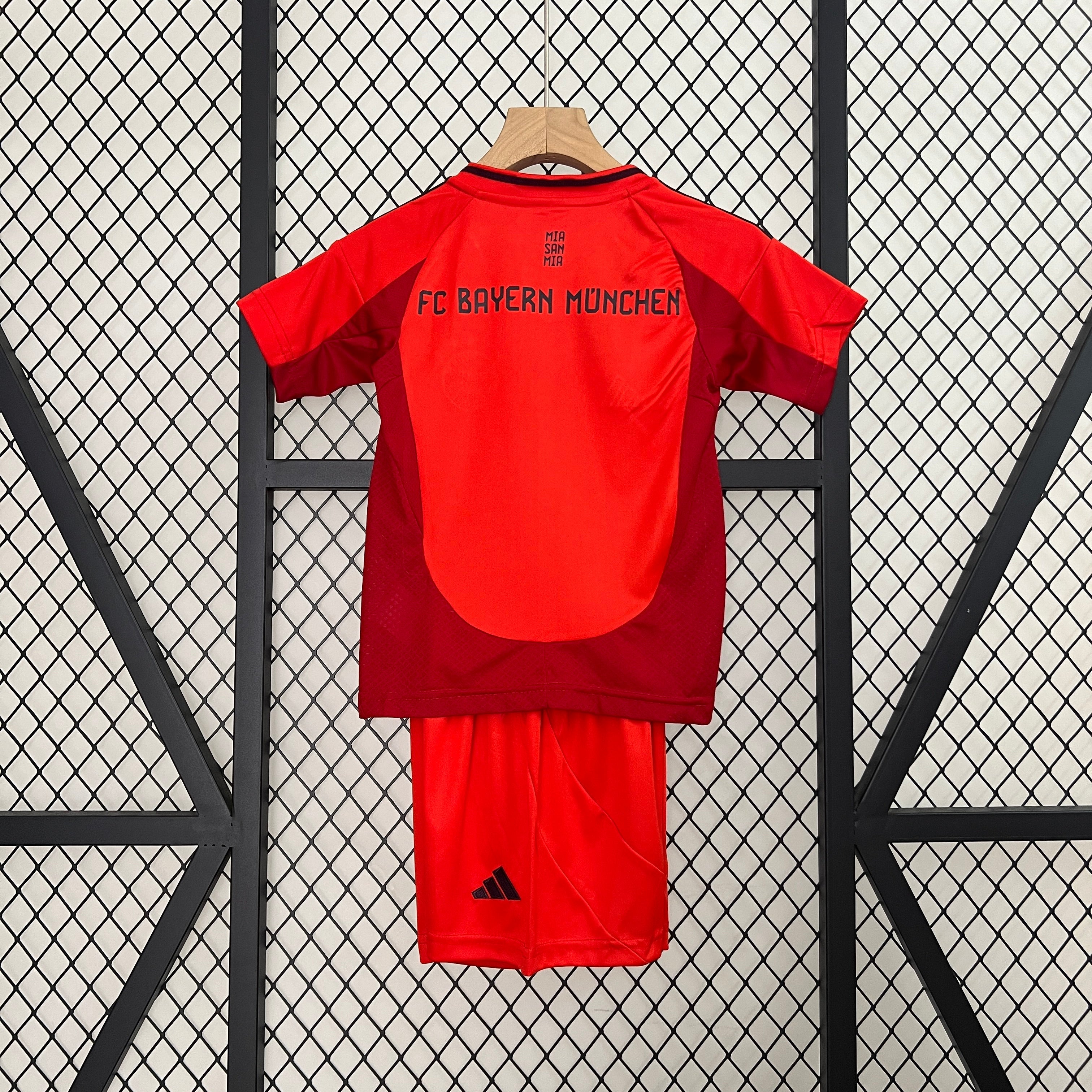 Maglia Home Bayern Monaco 2024/2025 per bambini – Maglia e pantaloncini, taglie dalla 16 alla 28