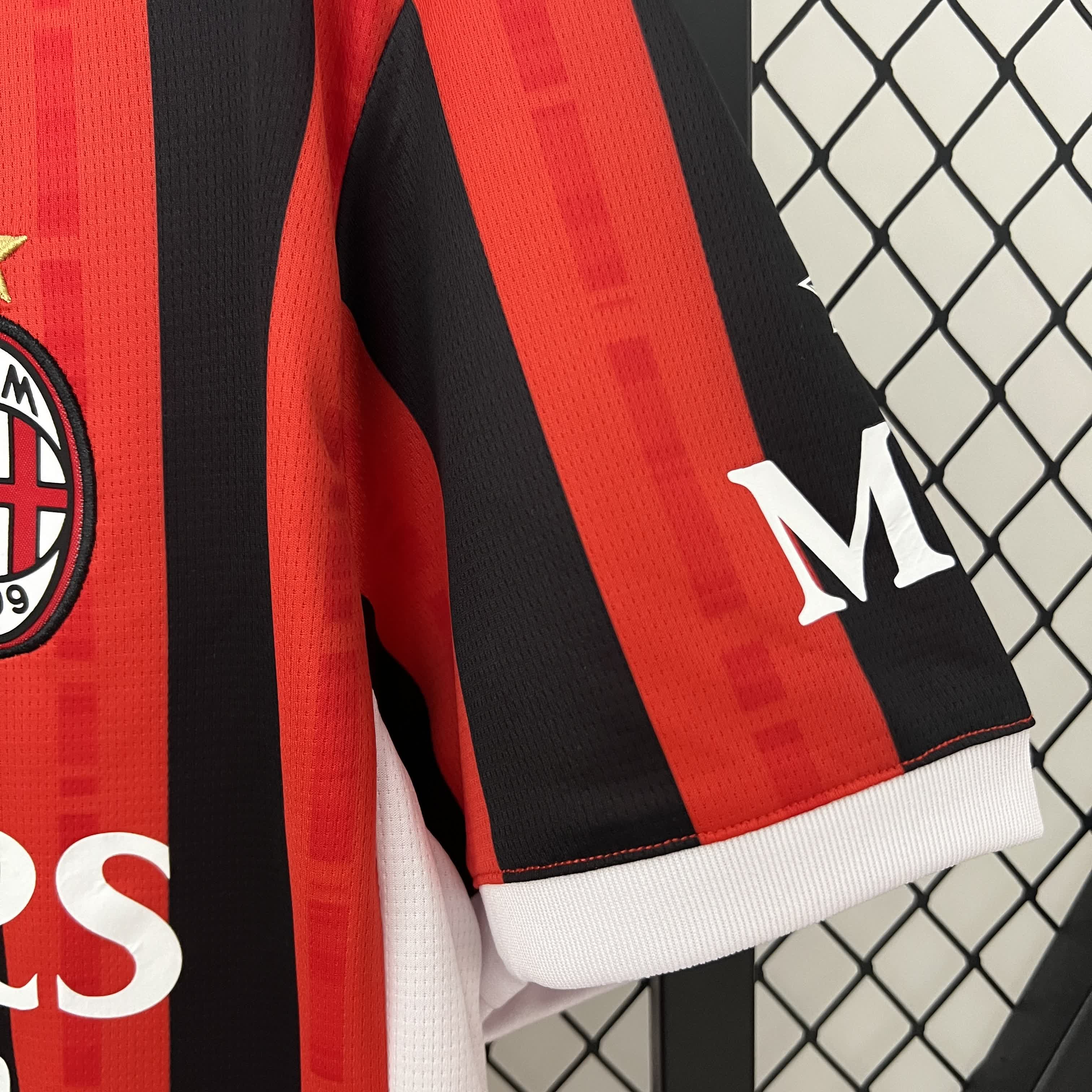 Maglia ufficiale AC Milan Home 2024/2025 - Rossa e nera con dettagli bianchi