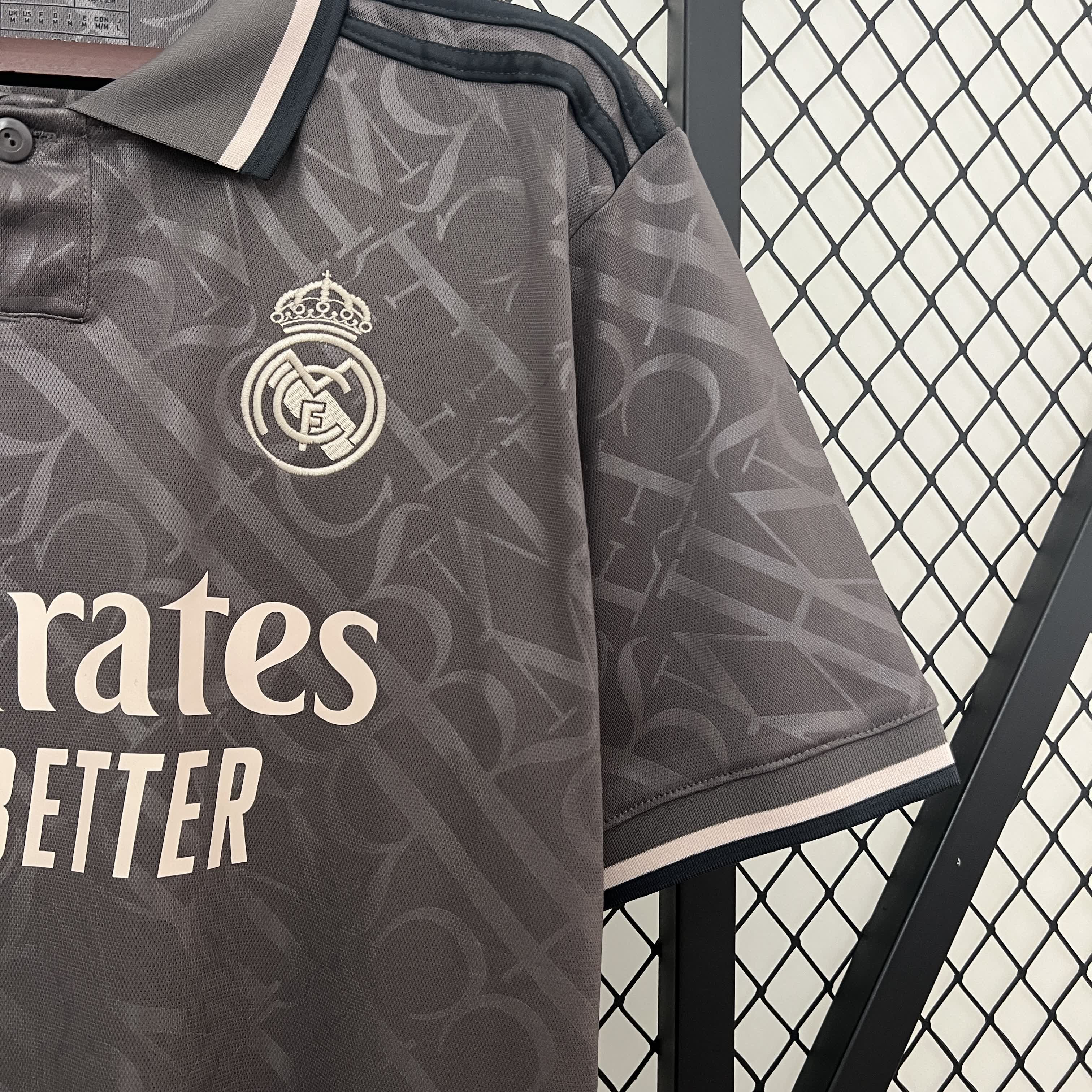 Offizielles Ausweichtrikot 2024/25 von Real Madrid – Grau mit weißen Akzenten