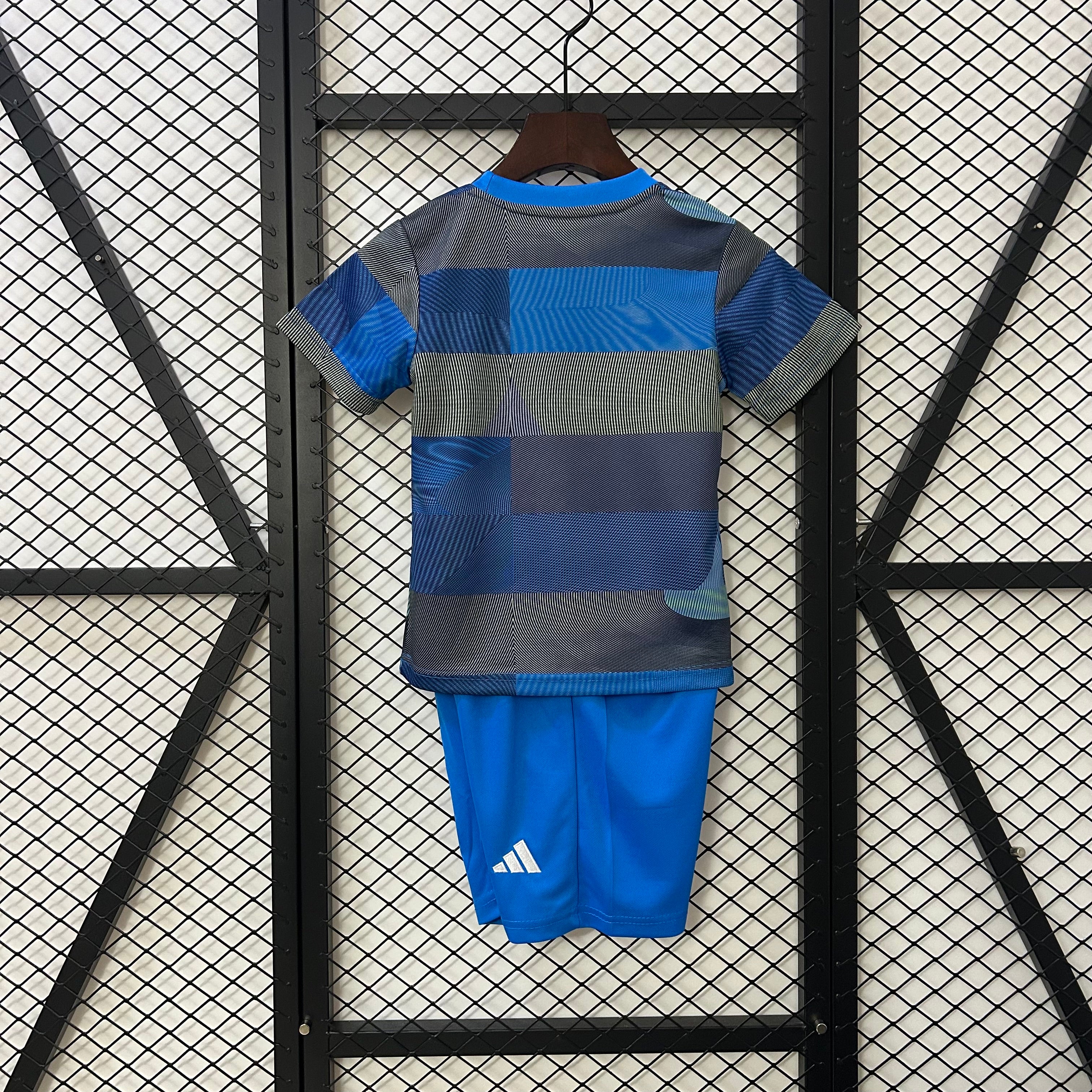 Real Madrid Kids Training Kit 2025/2026