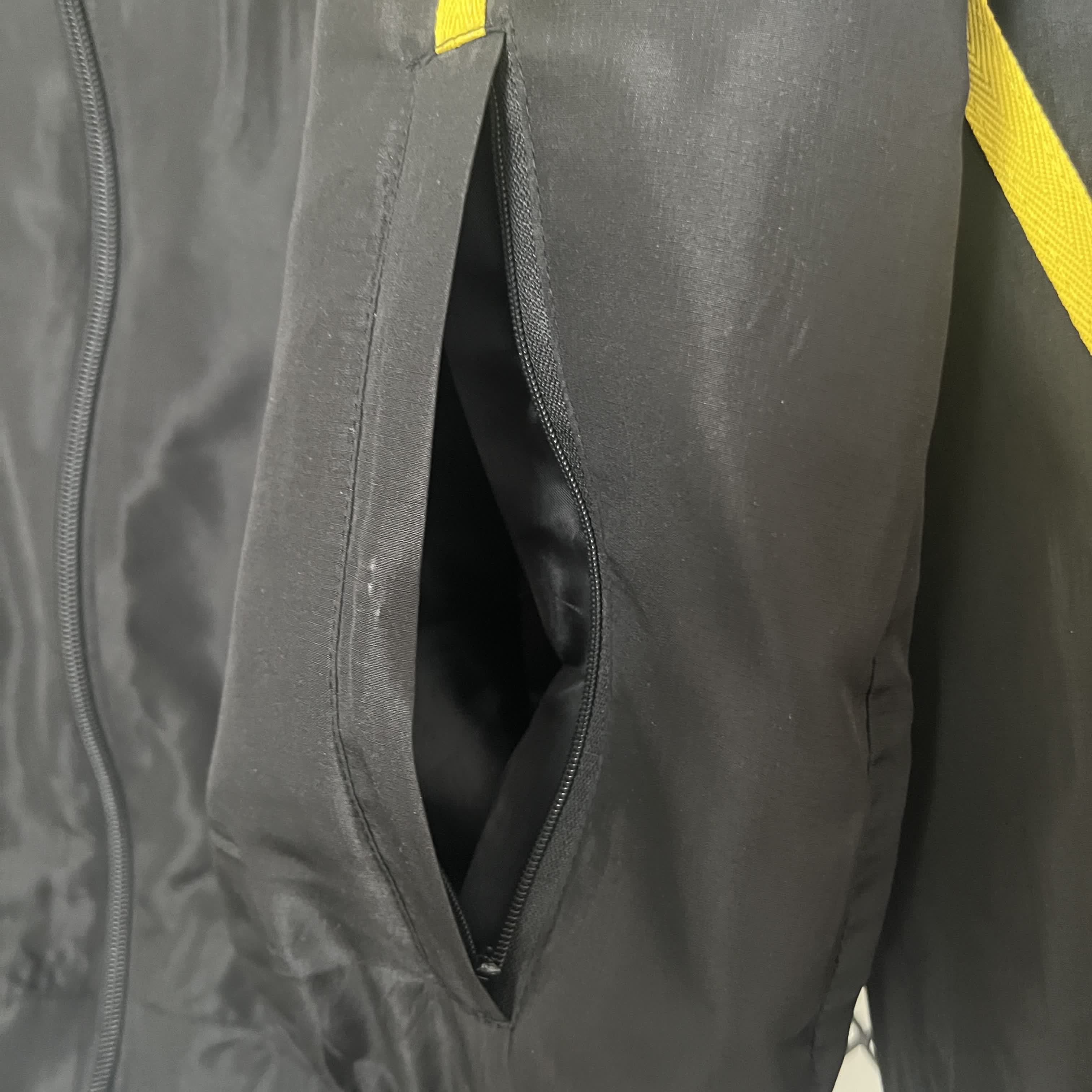 Borussia Dortmund Trench Coat 2024/2025 – Iconische Stijl voor Echte Fans!