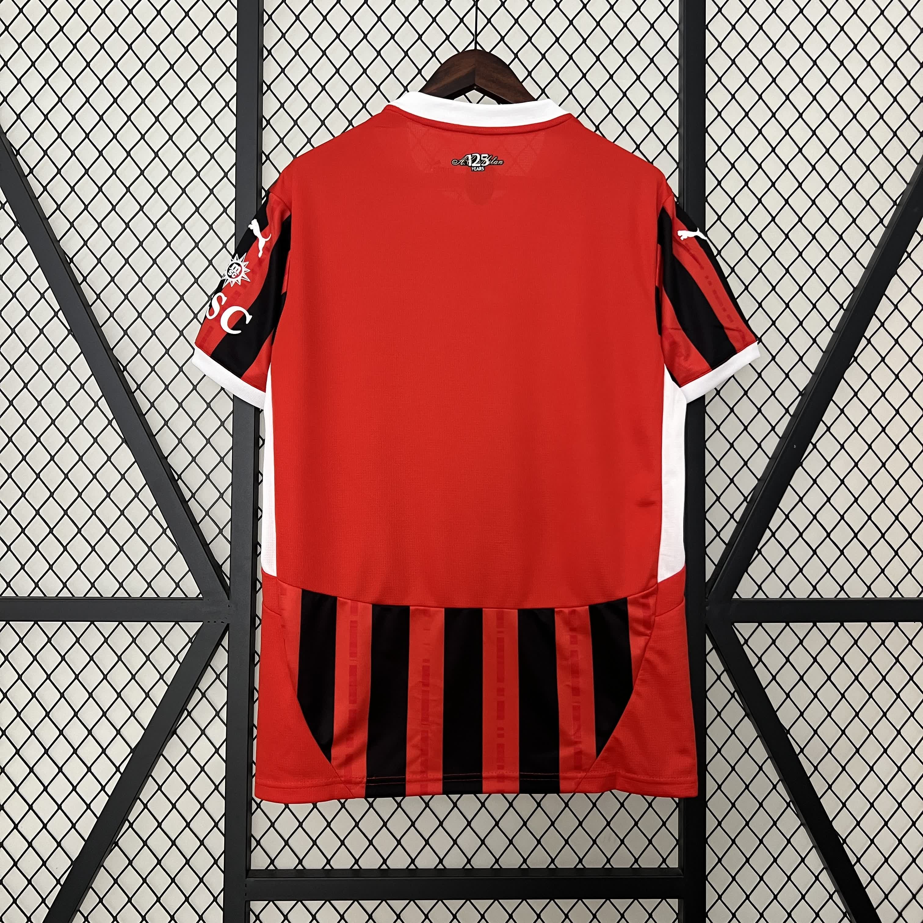 Maglia ufficiale AC Milan Home 2024/2025 - Rossa e nera con dettagli bianchi