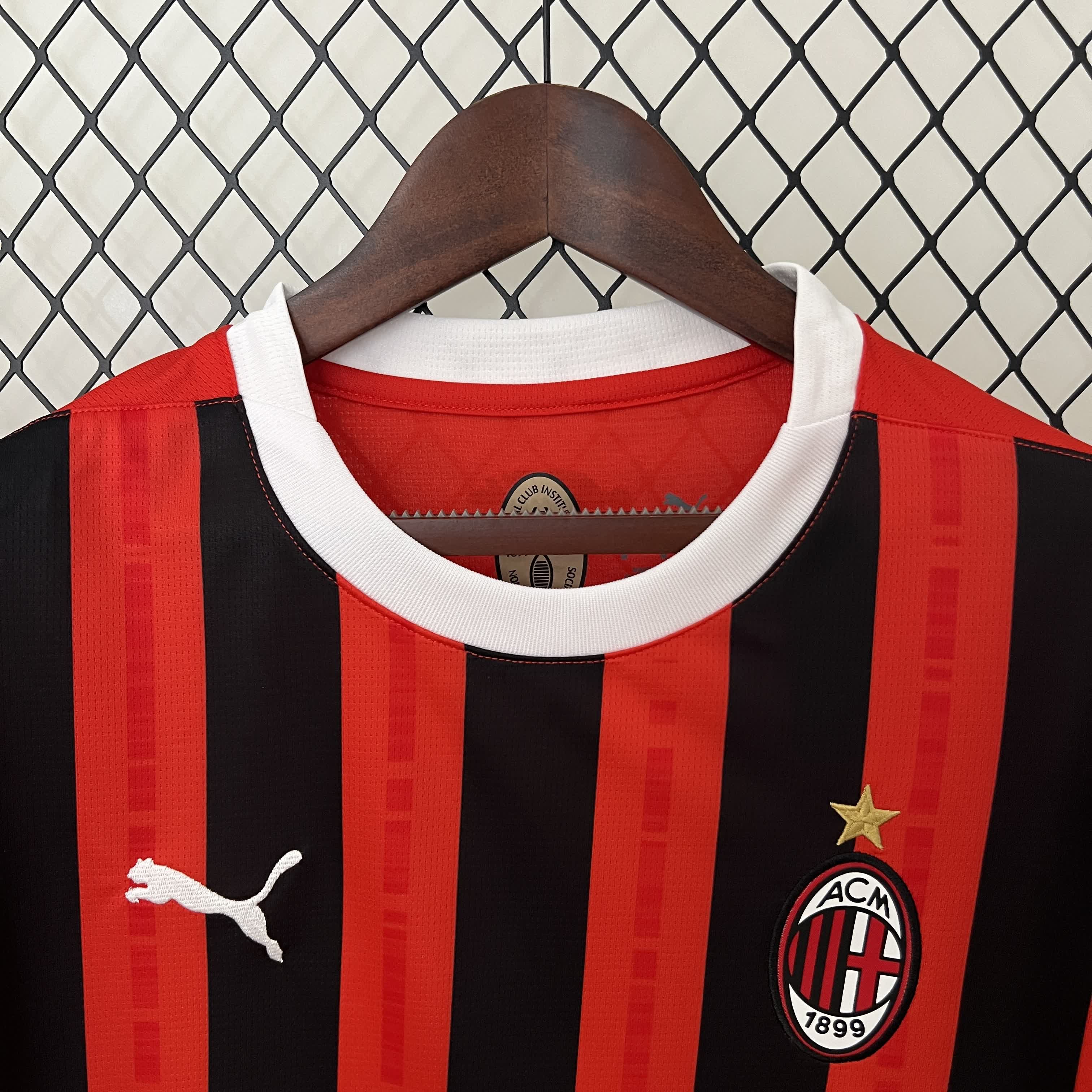 Maglia ufficiale AC Milan Home 2024/2025 - Rossa e nera con dettagli bianchi
