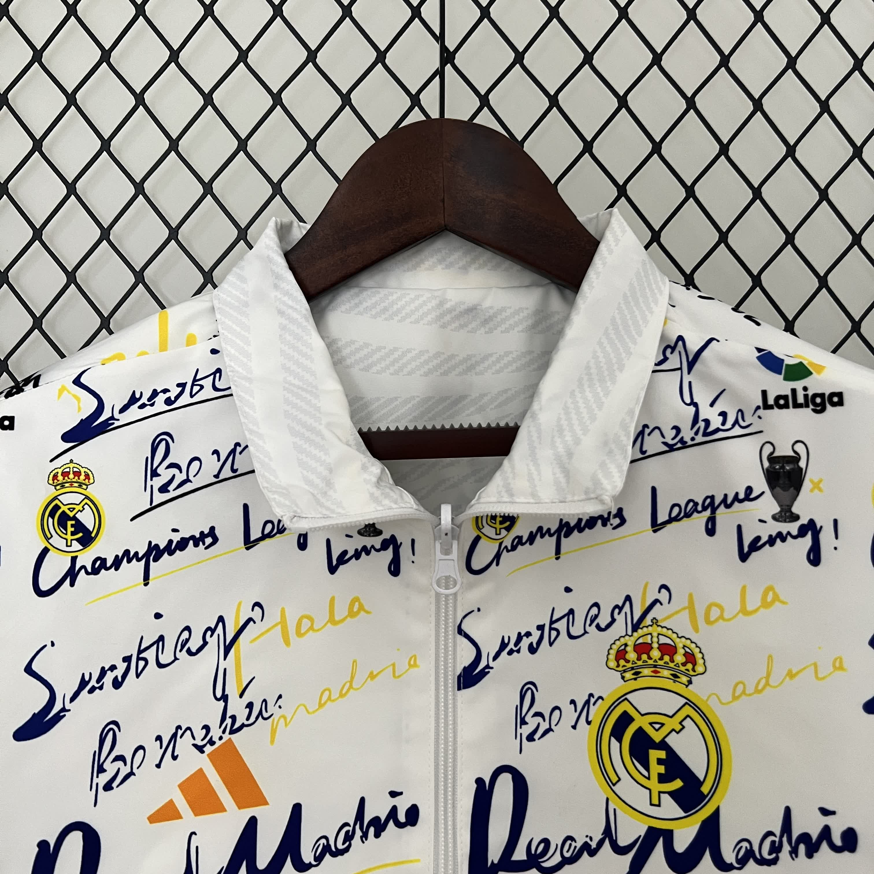 Real Madrid Windbreaker Trench Coat Reversible 2024/2025