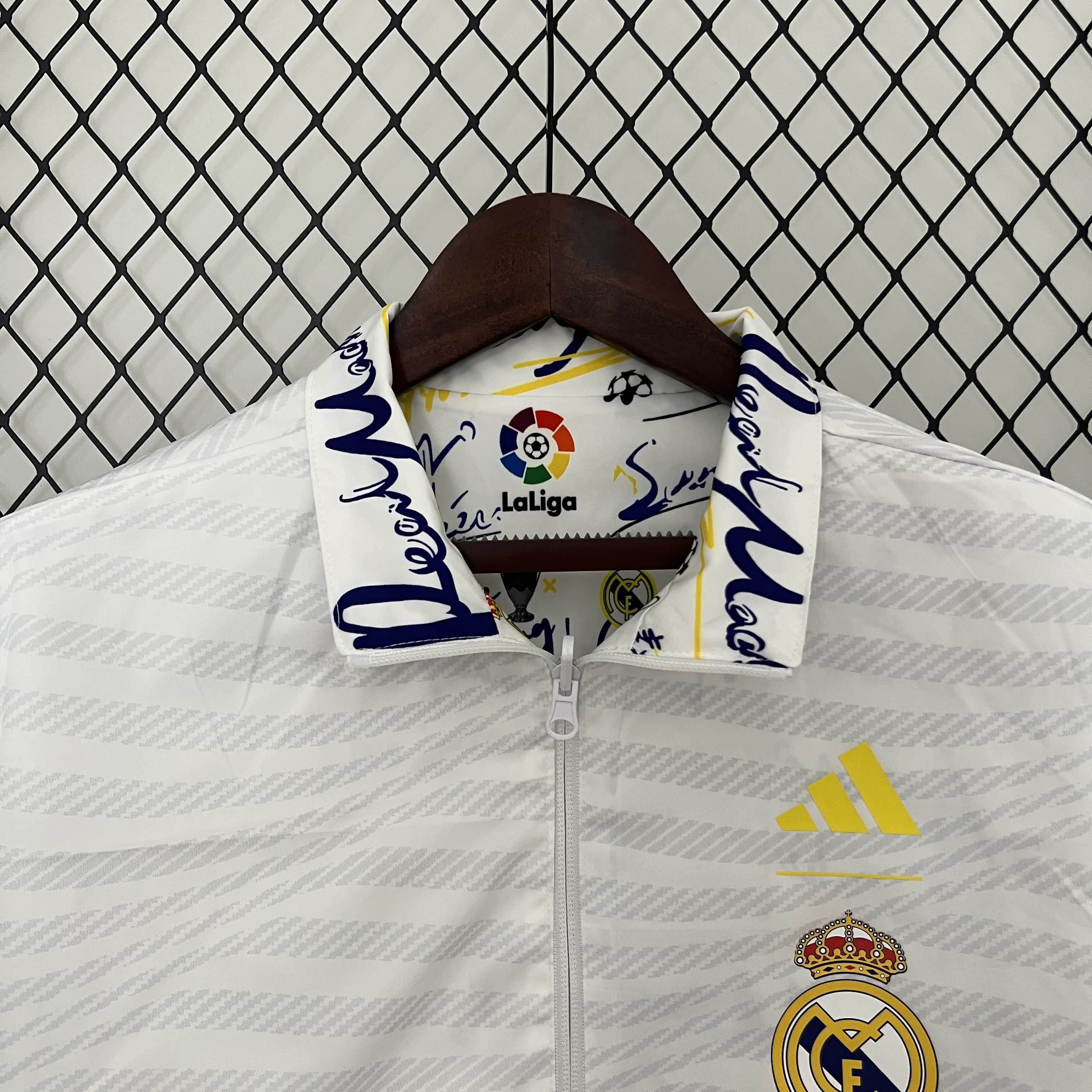 Real Madrid Windbreaker Trench Coat Reversible 2024/2025