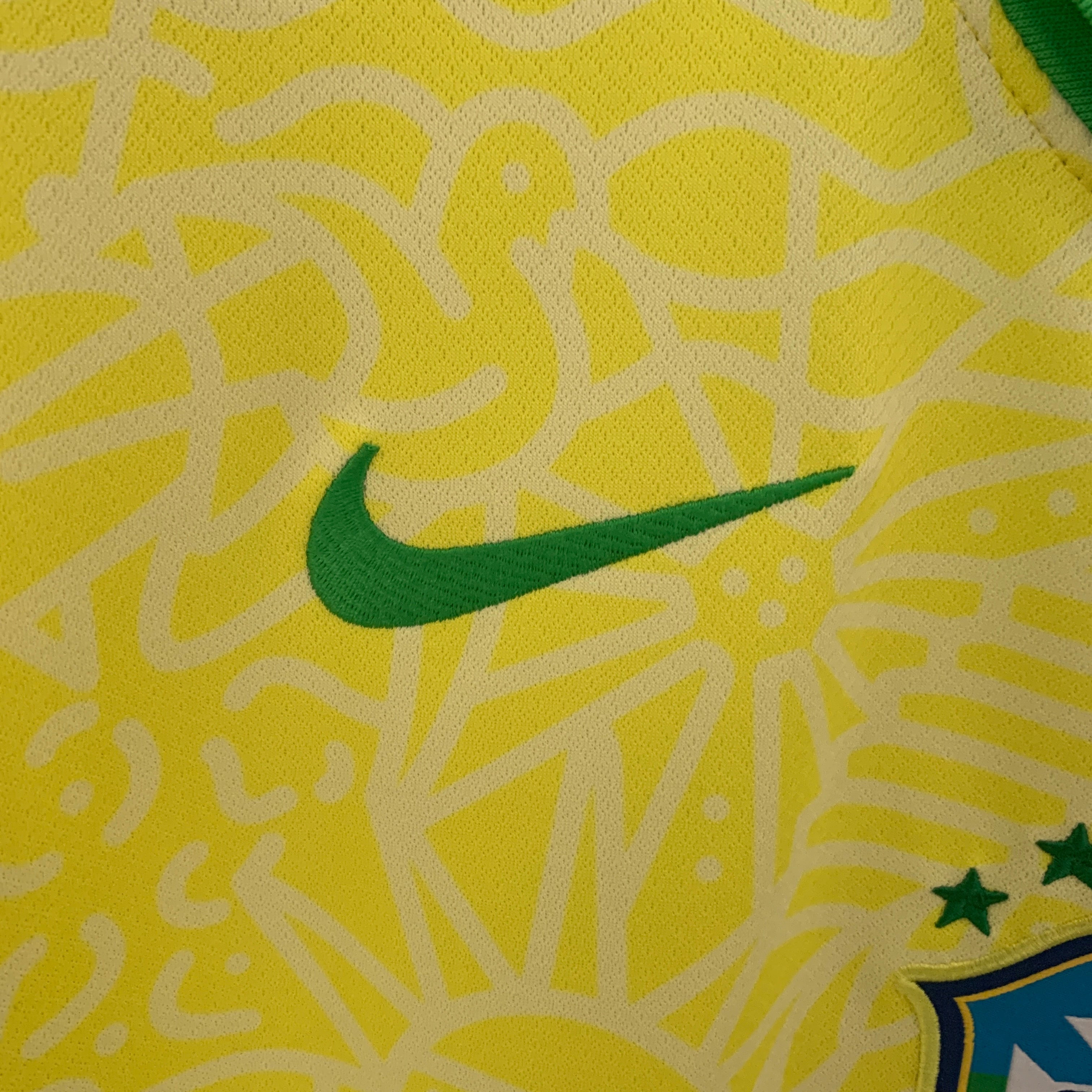Entdecken Sie die offiziellen Brasilien-Heimoutfits für die Saison 2024/2025!