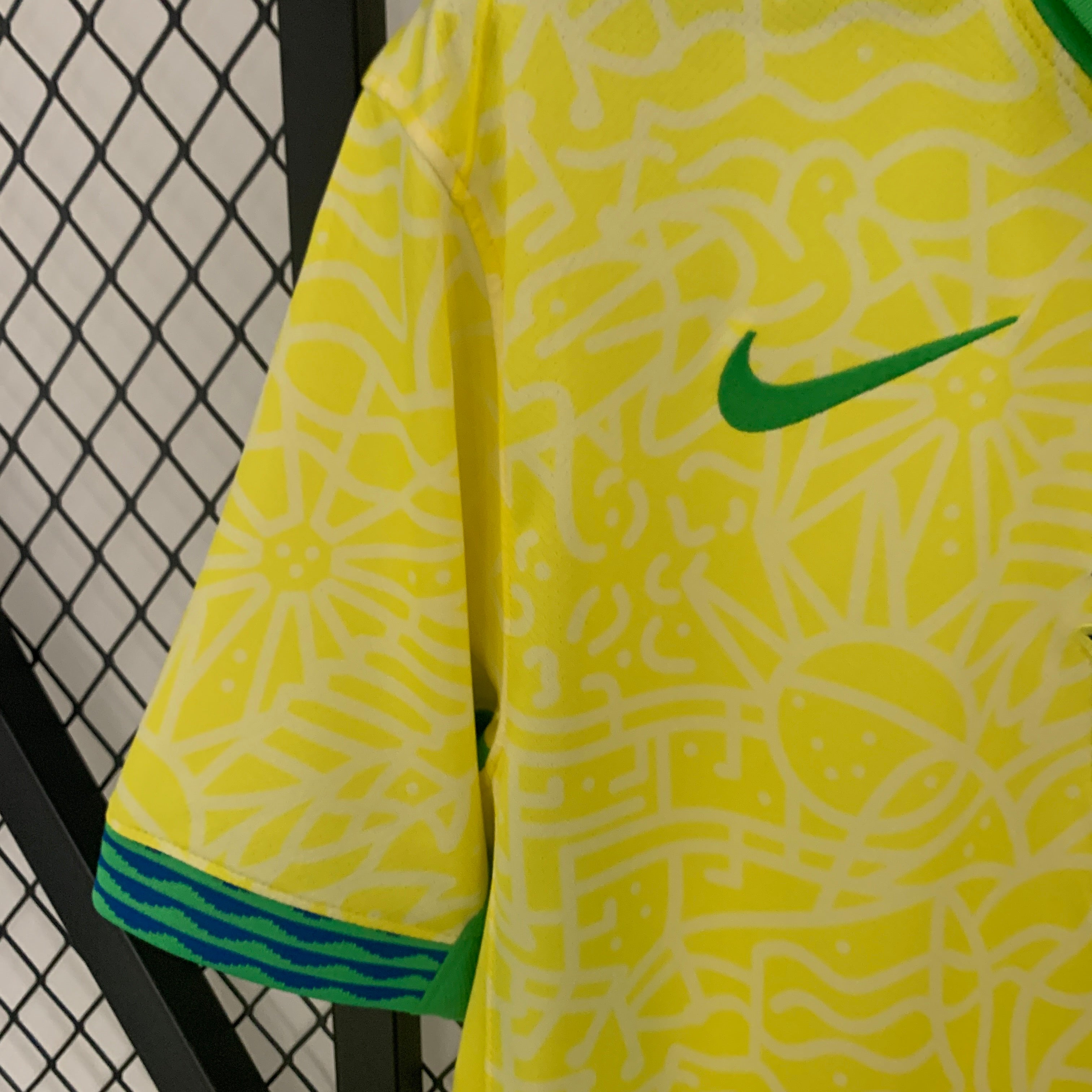 Entdecken Sie die offiziellen Brasilien-Heimoutfits für die Saison 2024/2025!