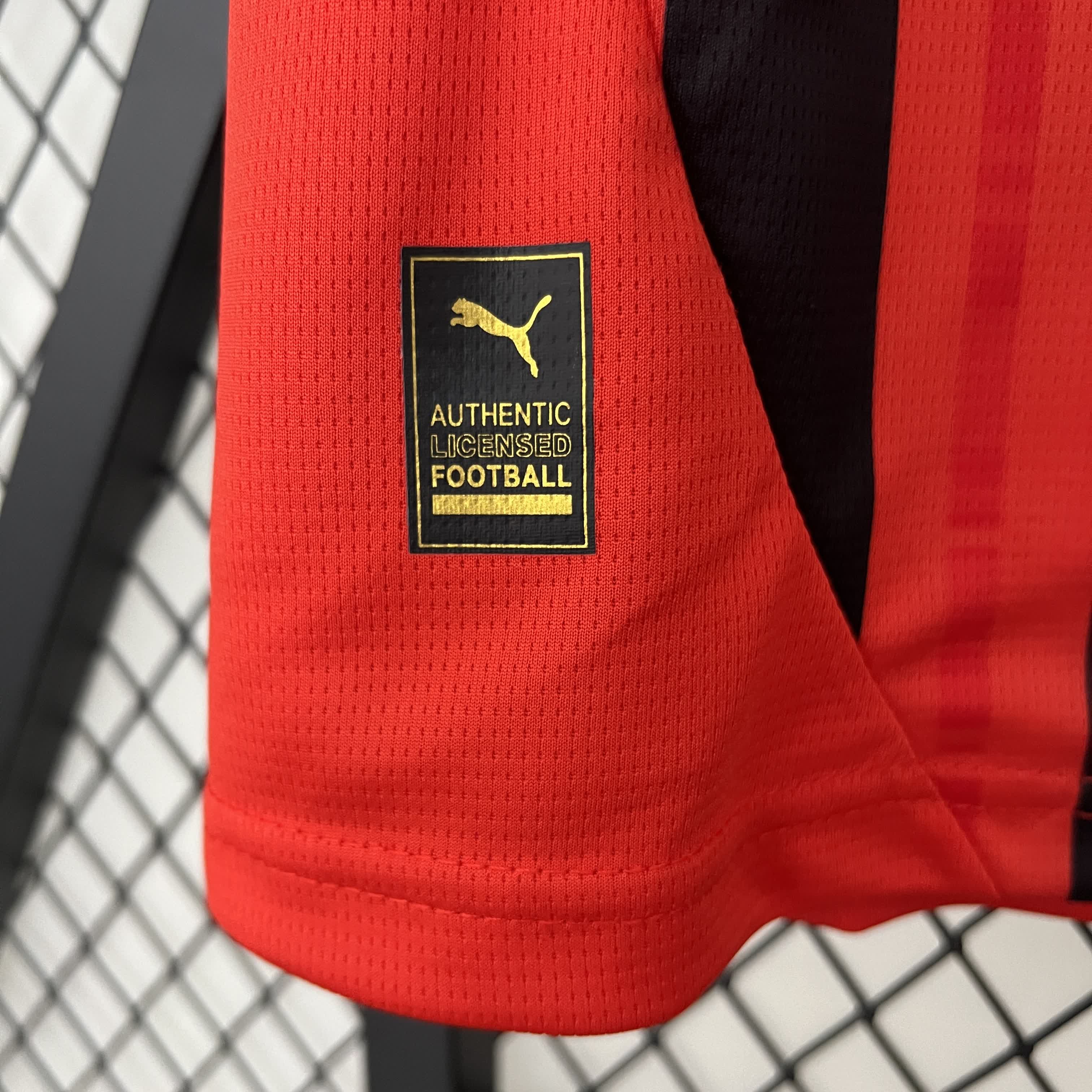 Maglia ufficiale AC Milan Home 2024/2025 - Rossa e nera con dettagli bianchi