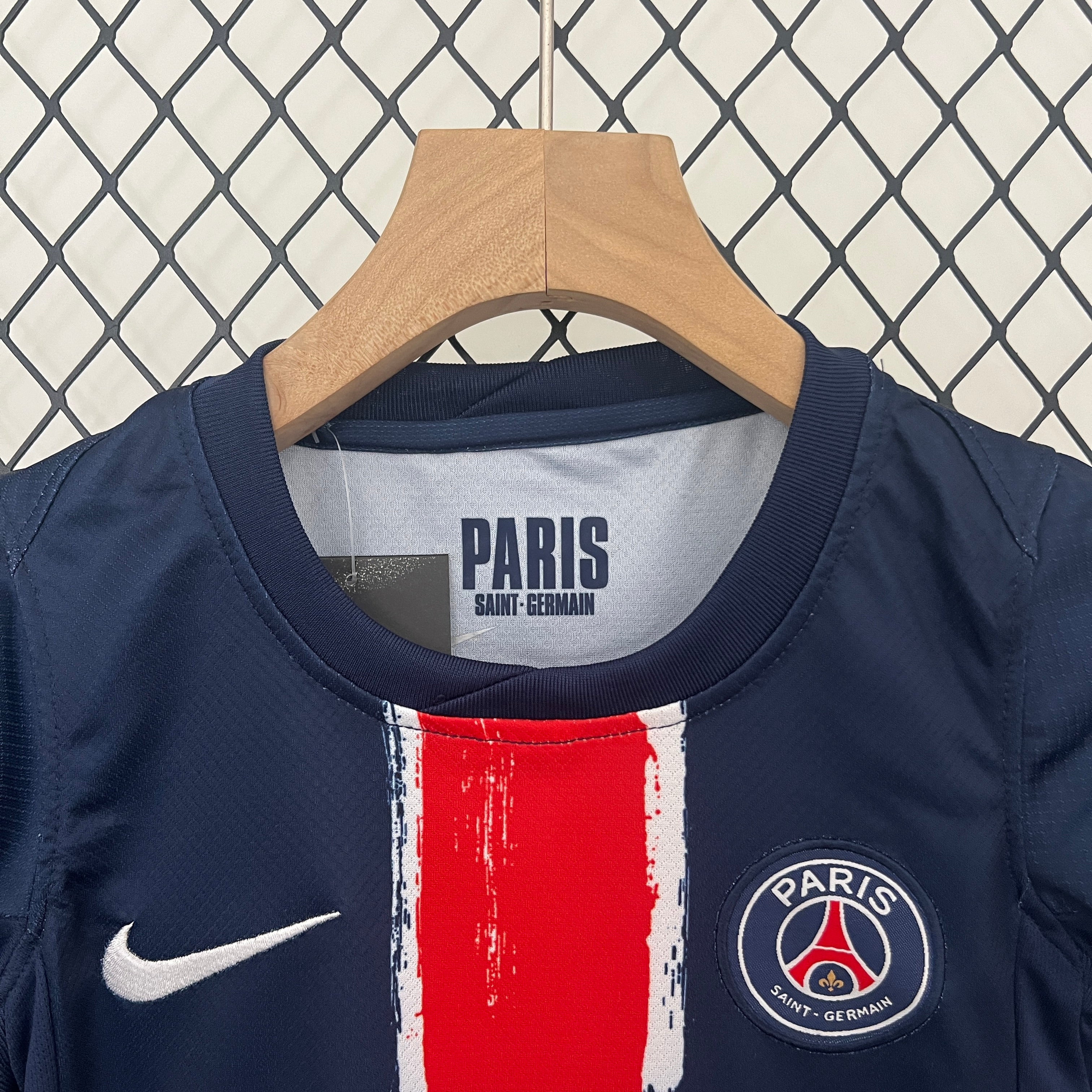 PSG Kids Home 2024/2025 – Maten van 16 tot 28 voor Jonge Fans!