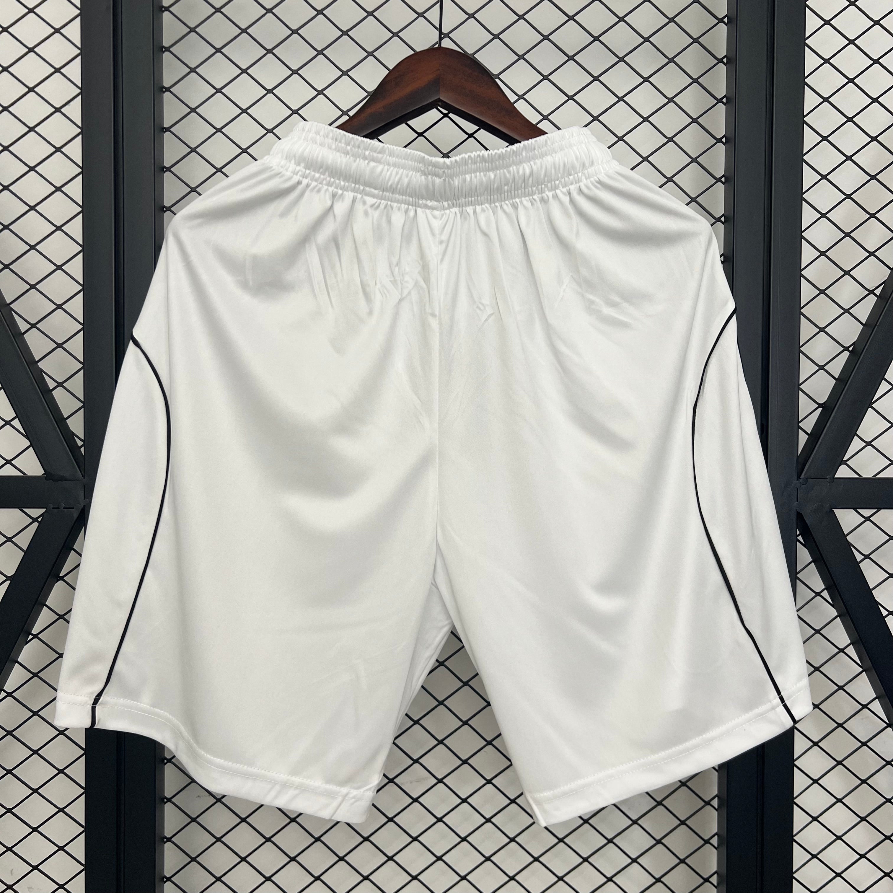 Manchester United Home Shorts 2025/2026