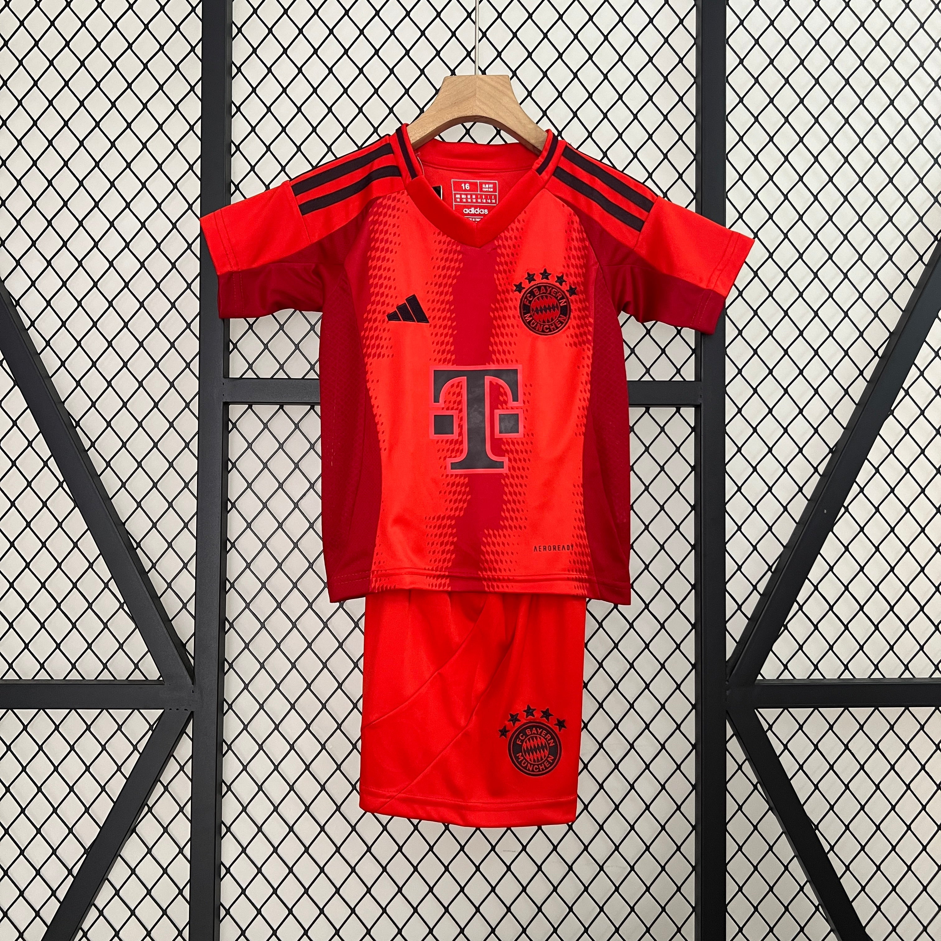 Bayern München Thuis Kit 2024/2025 voor Kids – Shirt & Short, Maten 16 t/m 28