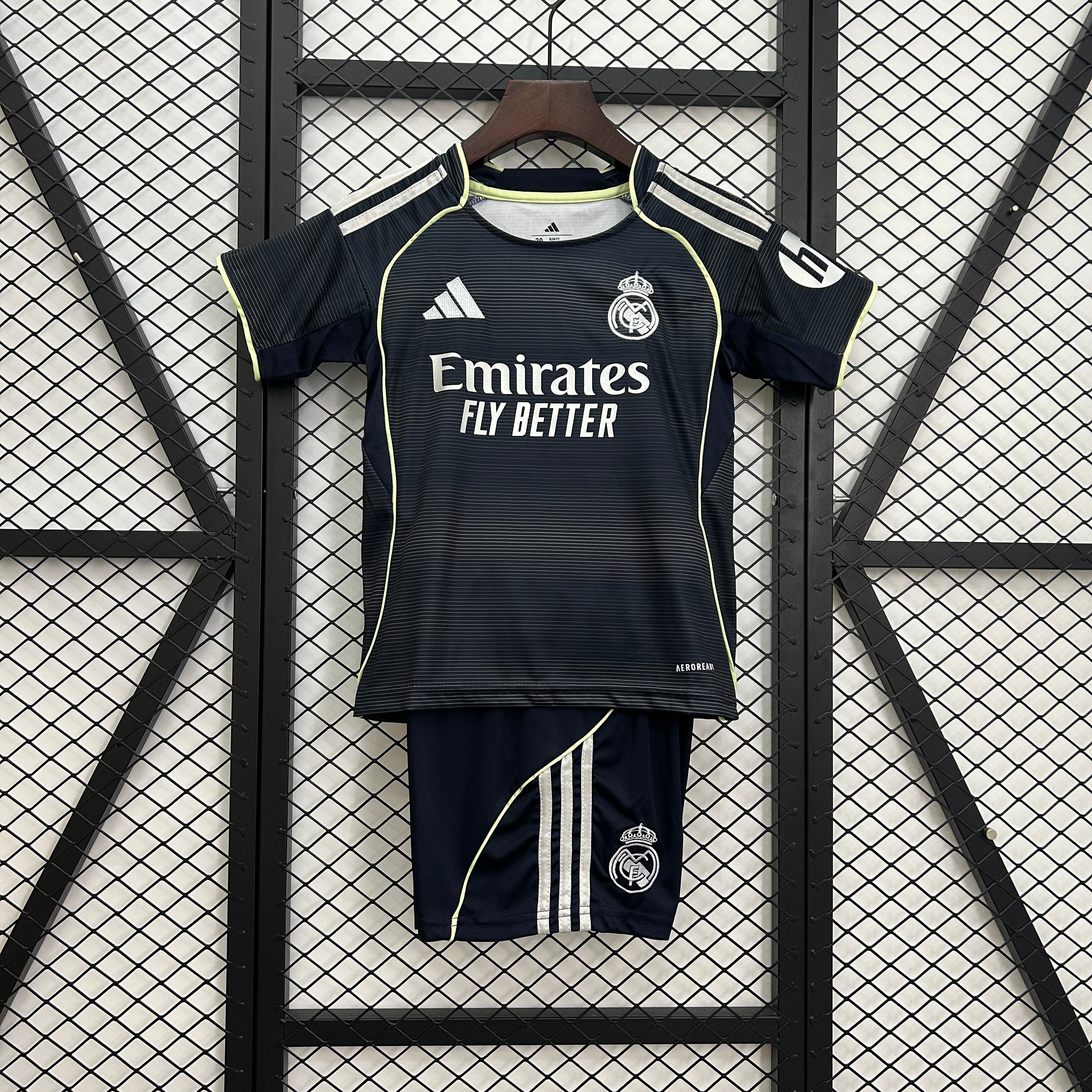 Manchester City Kids Home Kit 2024/2025 – Per i giovani tifosi del City!
