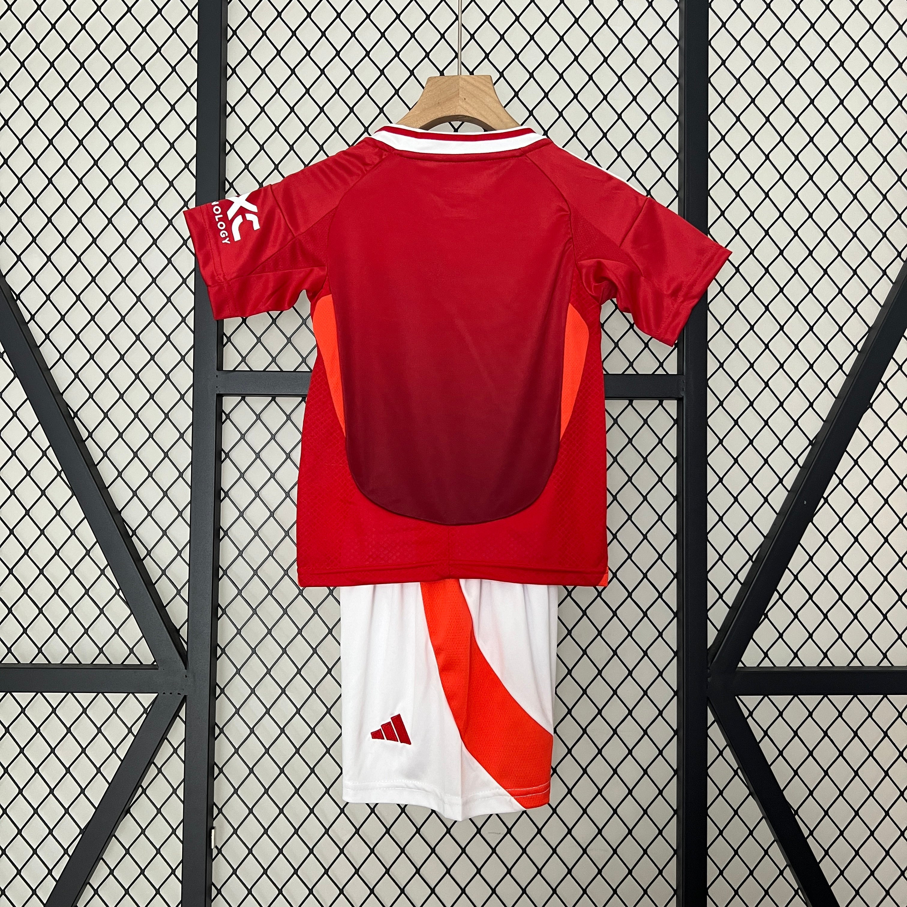 Manchester United Kids Home Kit 2024/2025 – Voor de Jongste United-Fans!