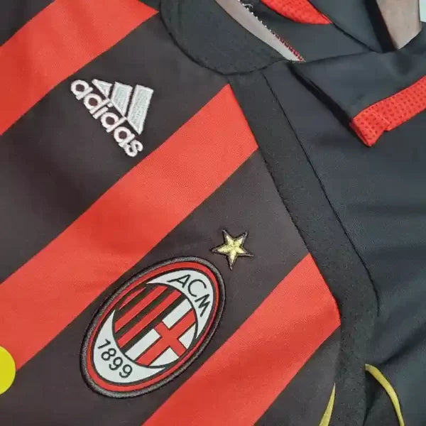 Iconica maglia Home dell'AC Milan 2006 2007 - Indossa la storia rossonera con orgoglio!