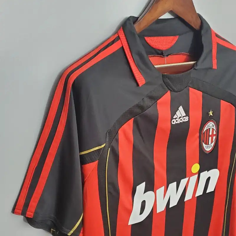 Iconica maglia Home dell'AC Milan 2006 2007 - Indossa la storia rossonera con orgoglio!