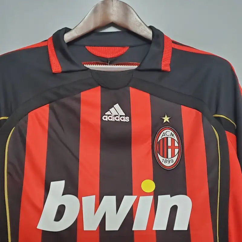 Iconica maglia Home dell'AC Milan 2006 2007 - Indossa la storia rossonera con orgoglio!