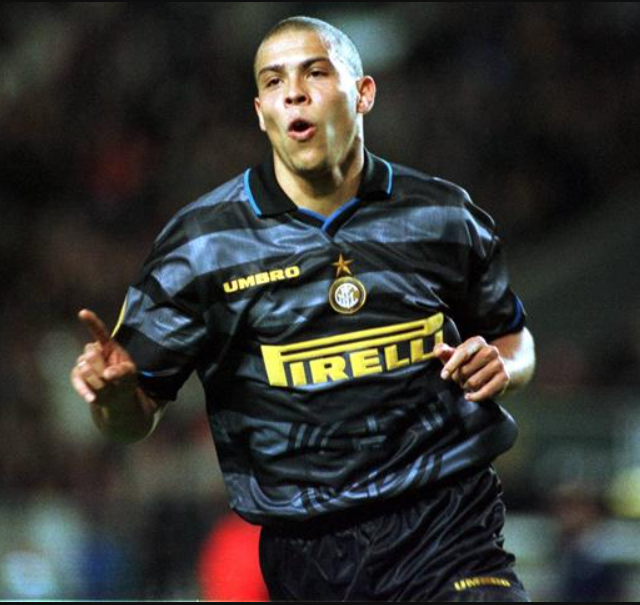 Inter Third Retro Shirt 1998 - Ronaldo 10 Edition