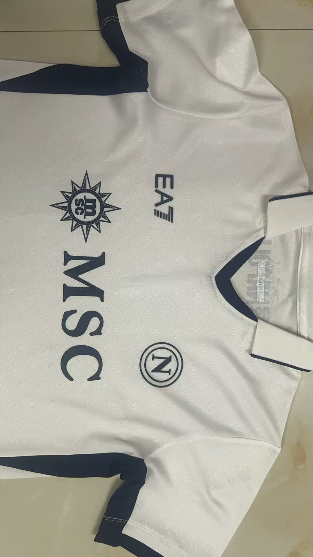 Officiële SSC Napoli Uit Shirt 2024/2025 - Goud met Donkere Accenten