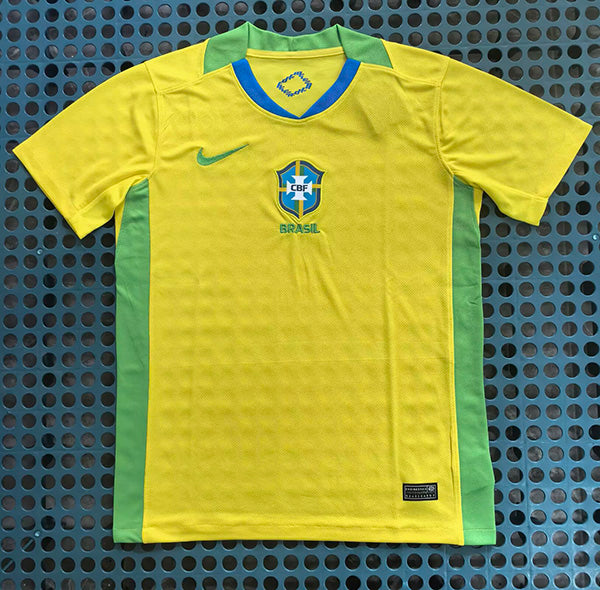 Scopri gli outfit ufficiali Home del Brasile per la stagione 2024/2025!