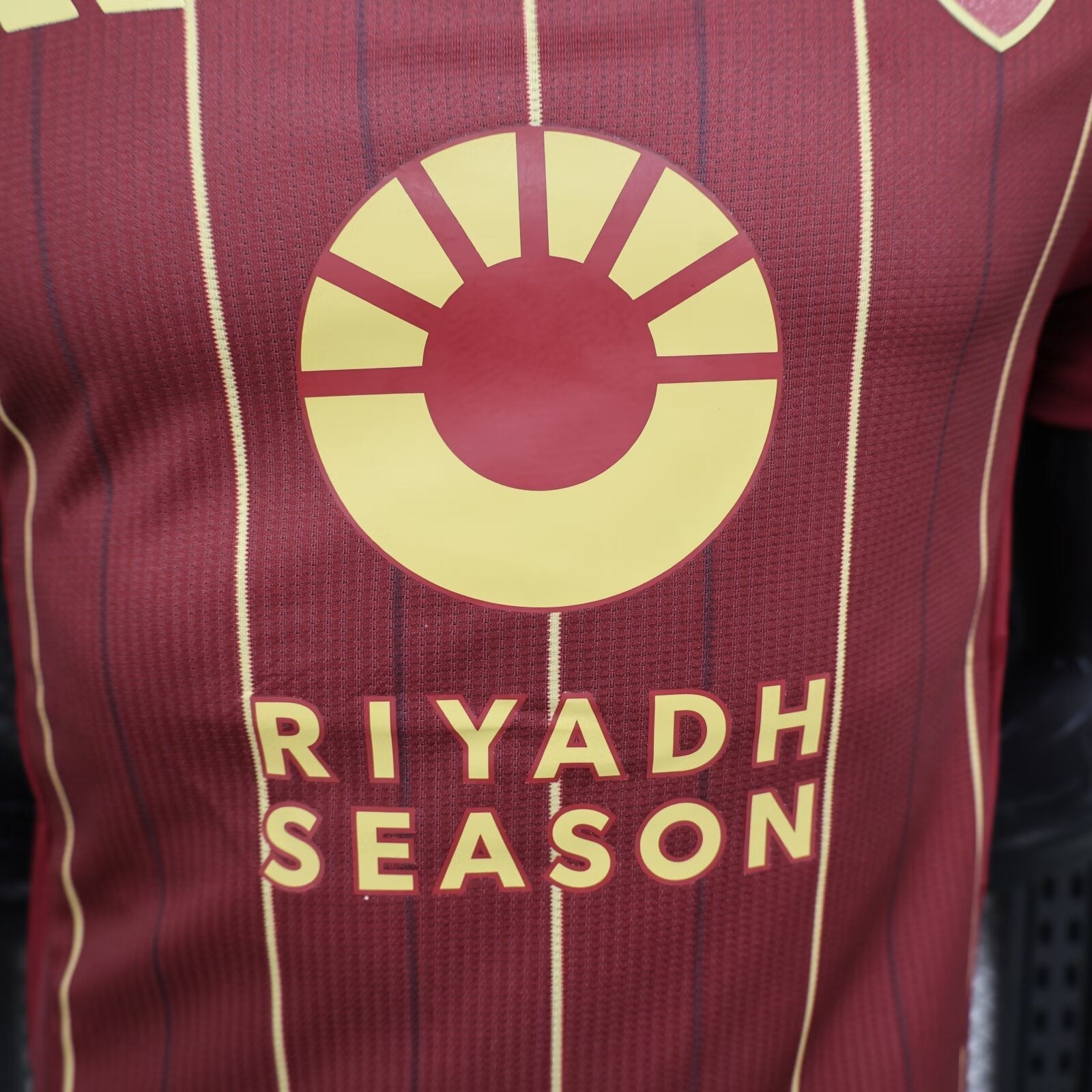 Maglia Ufficiale AS Roma Special Edition 2024/2025 - Rosso Bordeau con Dettagli Oro