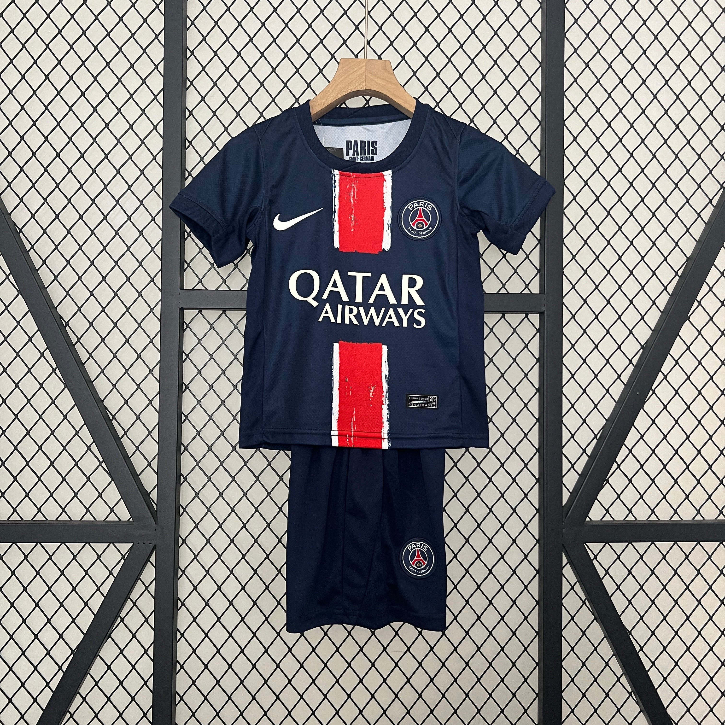 PSG Kids Home 2024/2025 – Maten van 16 tot 28 voor Jonge Fans!