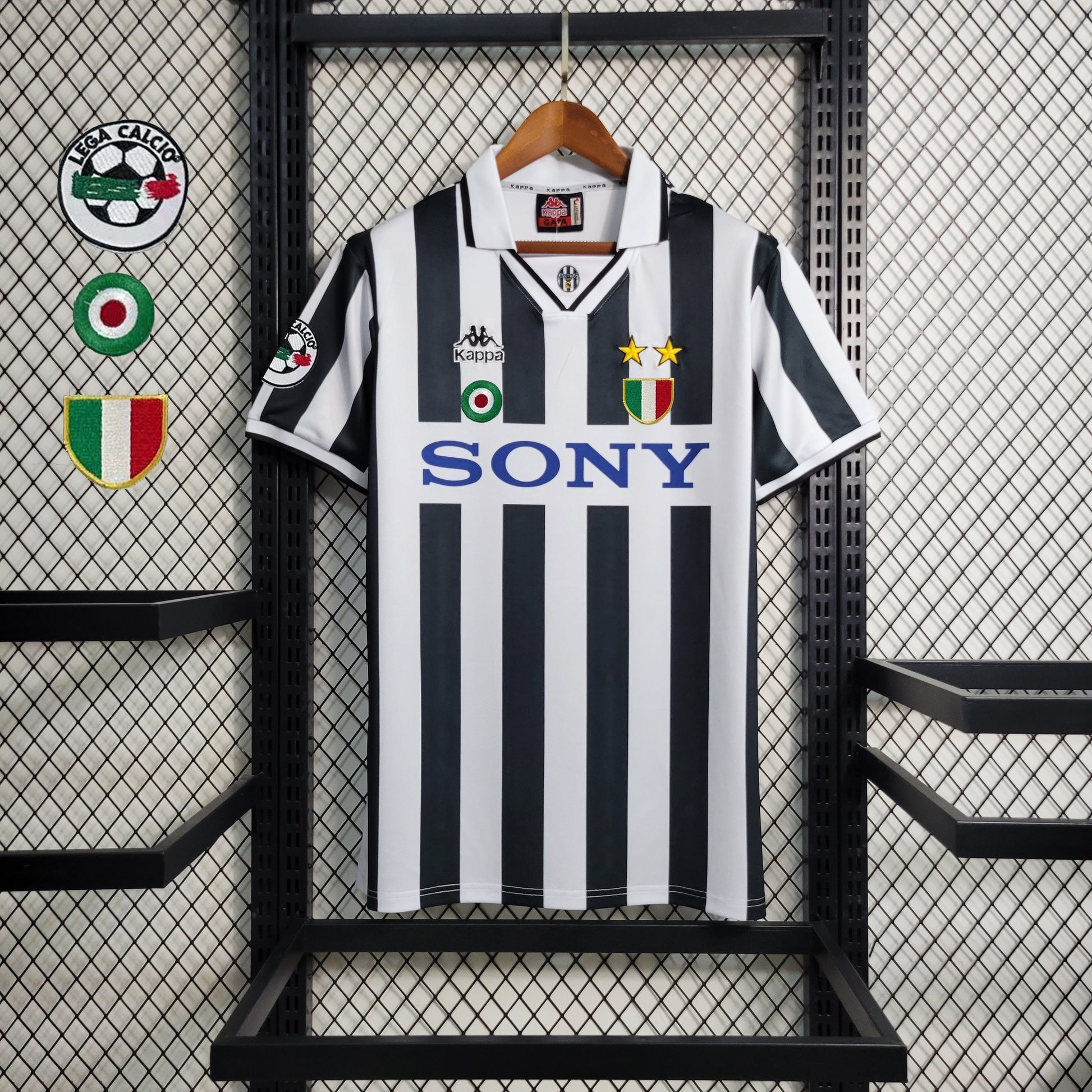 Juventus 95/96 Retro Football Shirt