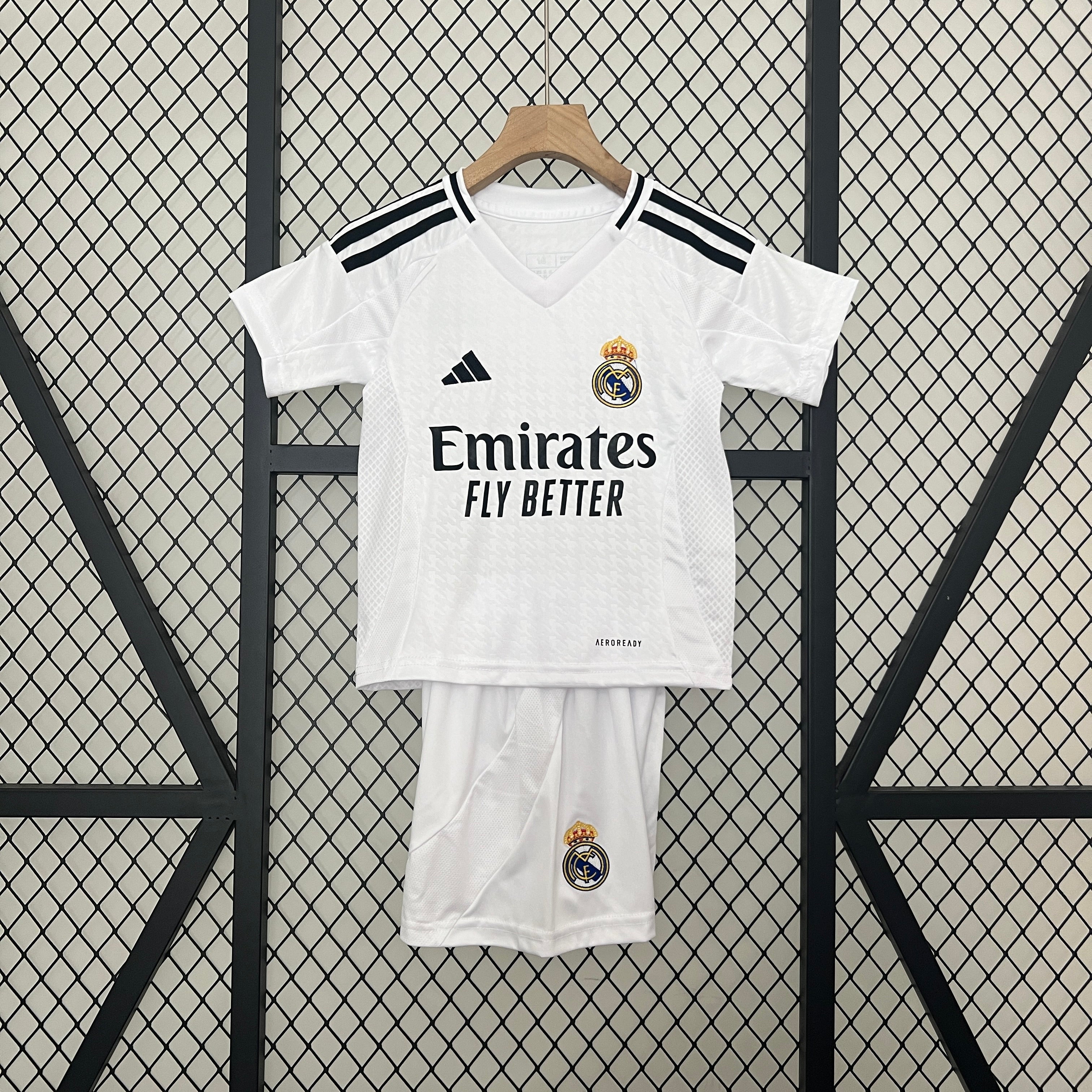 Real Madrid Kids Home 2024/2025 – Maten van 16 tot 28